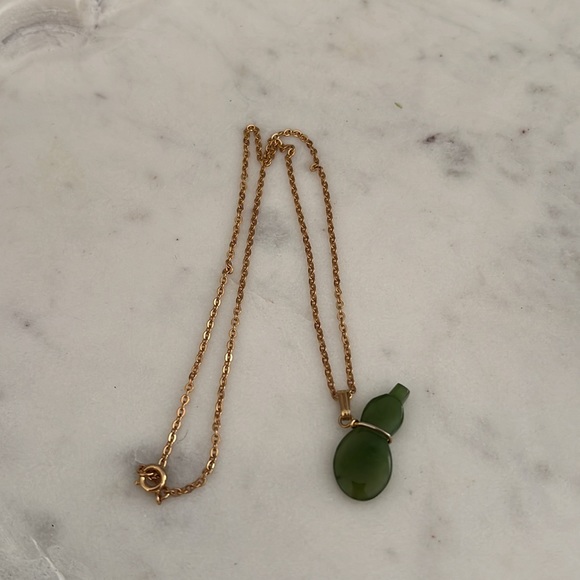 Vintage Boutique Jade Green Necklace - Picture 3 of 11